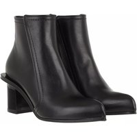 Alexander McQueen Boots & laarzen - Bootie Leather in zwart