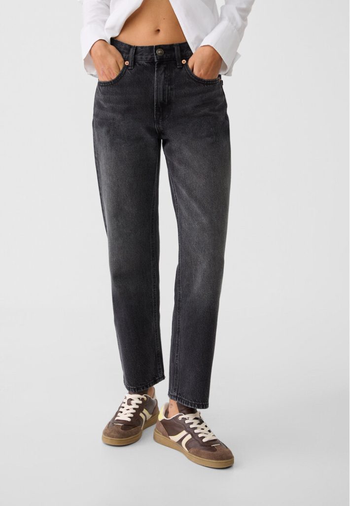 Stradivarius Cropped jeans in recht model  Zwarte denim 32