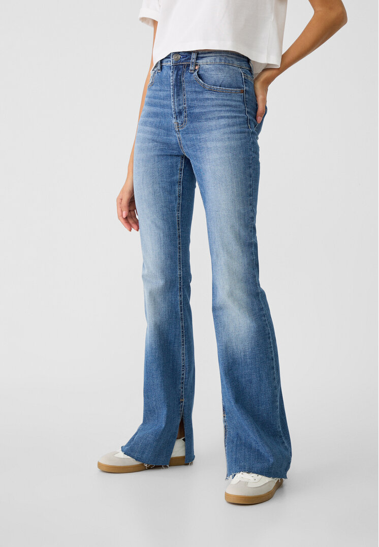 Stradivarius Slit fit flared jeans  Blauwe denim 34