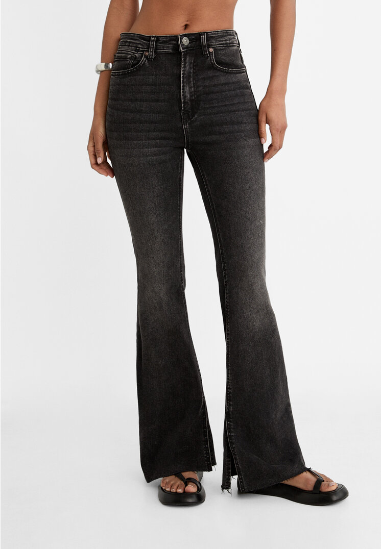 Stradivarius Slit fit flared jeans  Zwarte denim 32