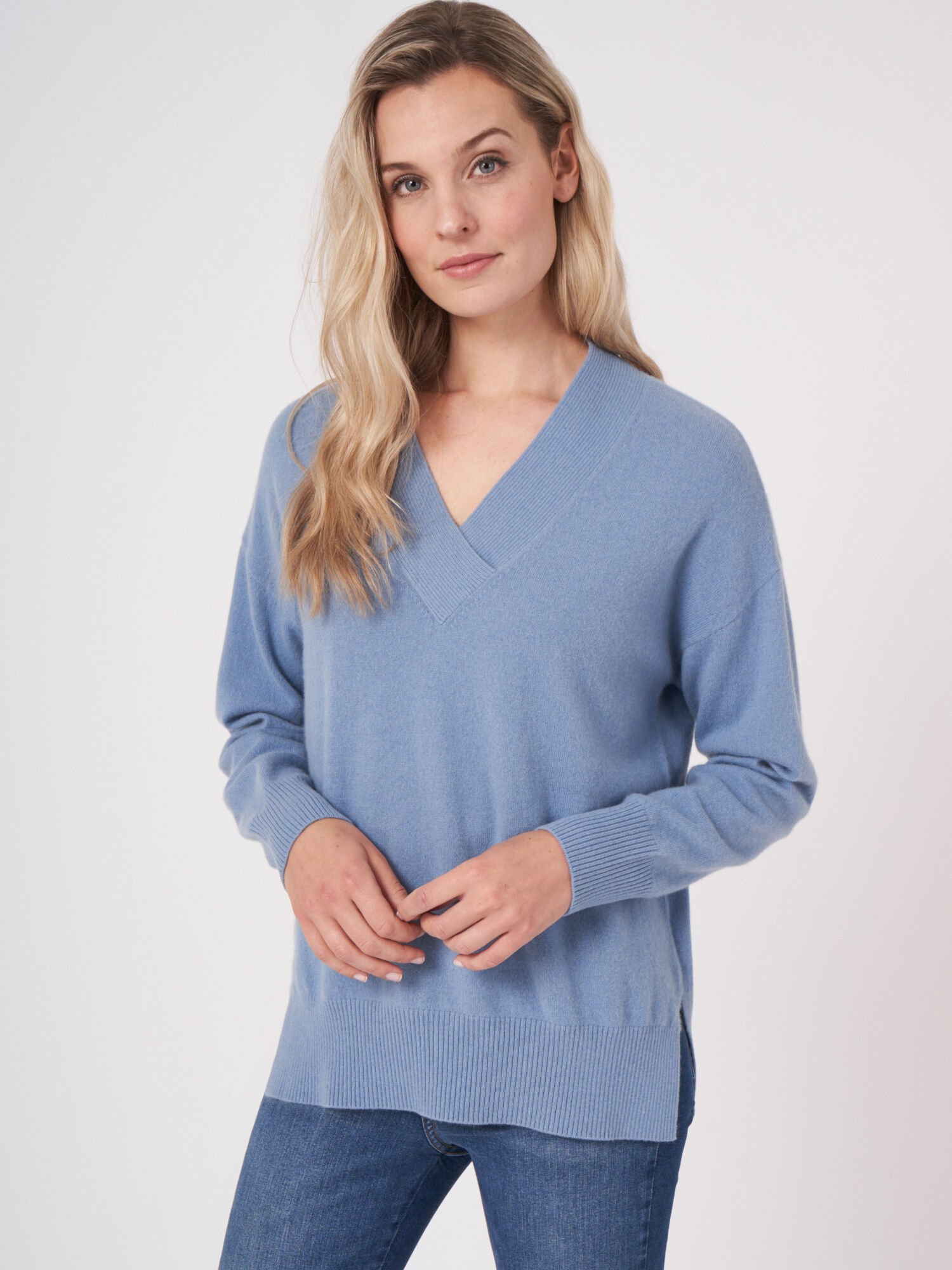 Cashmere trui met diepe V-hals