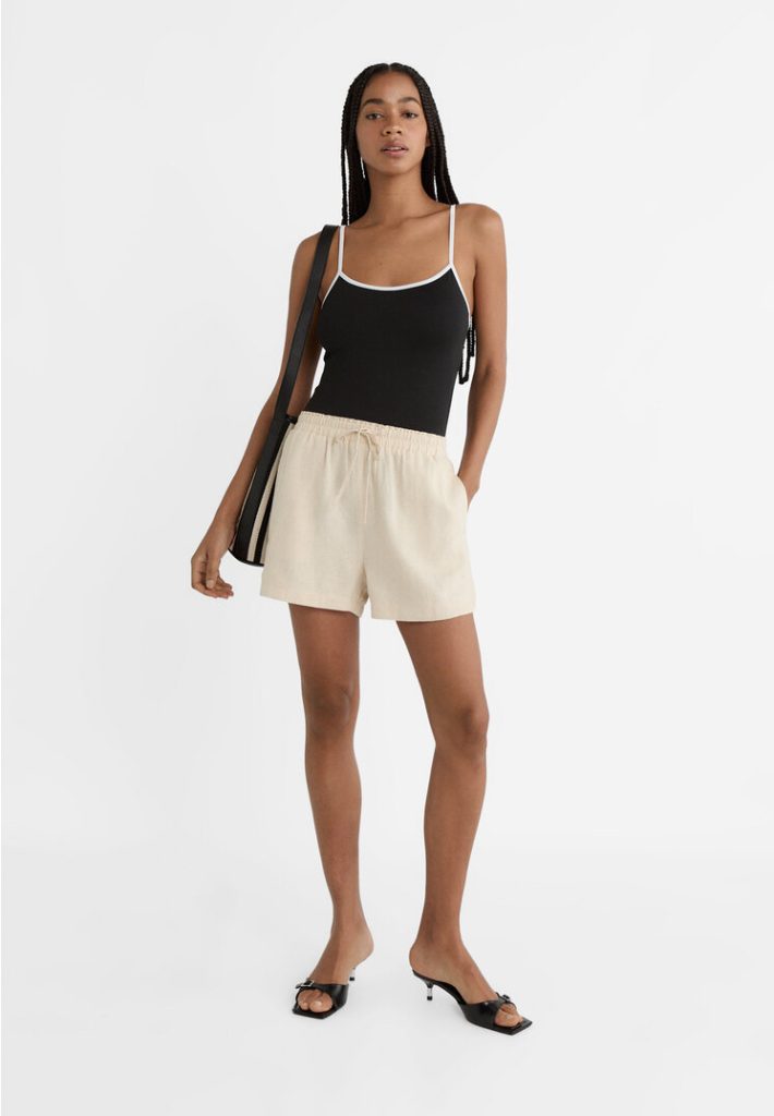 Stradivarius Soepelvallende short van linnenmix met elastische tailleband  Steen XL