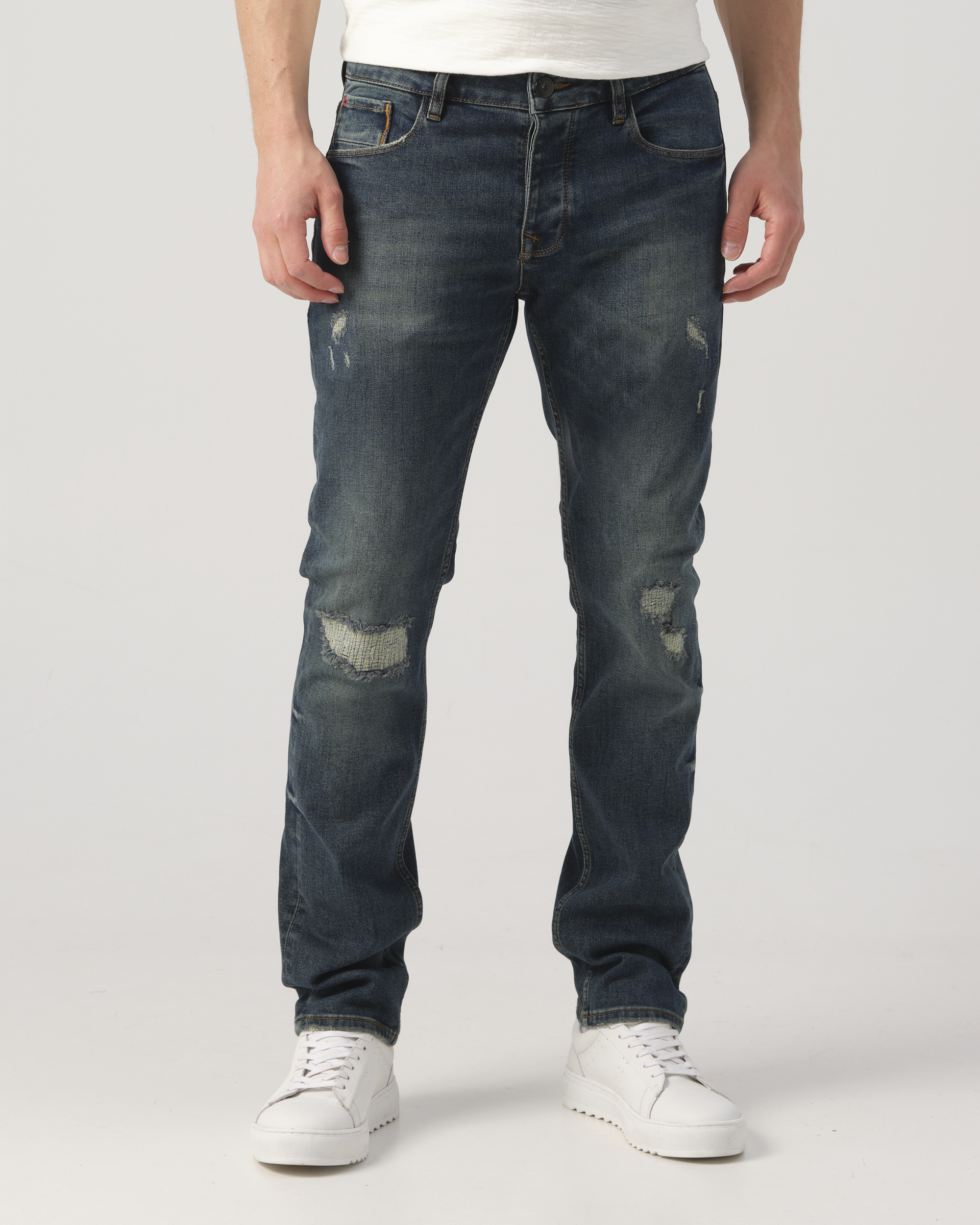 J.C. Rags Joah heavy washed scraped jeans