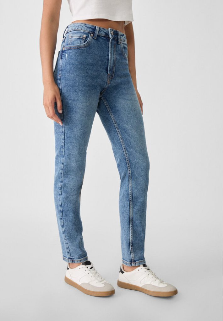 Stradivarius 1465 Slim-fit mom jeans  Medium lichtblauw Denim 44