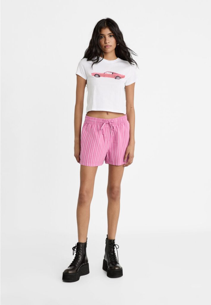 Stradivarius Soepelvallende gestreepte short van linnenmix  Roze XL