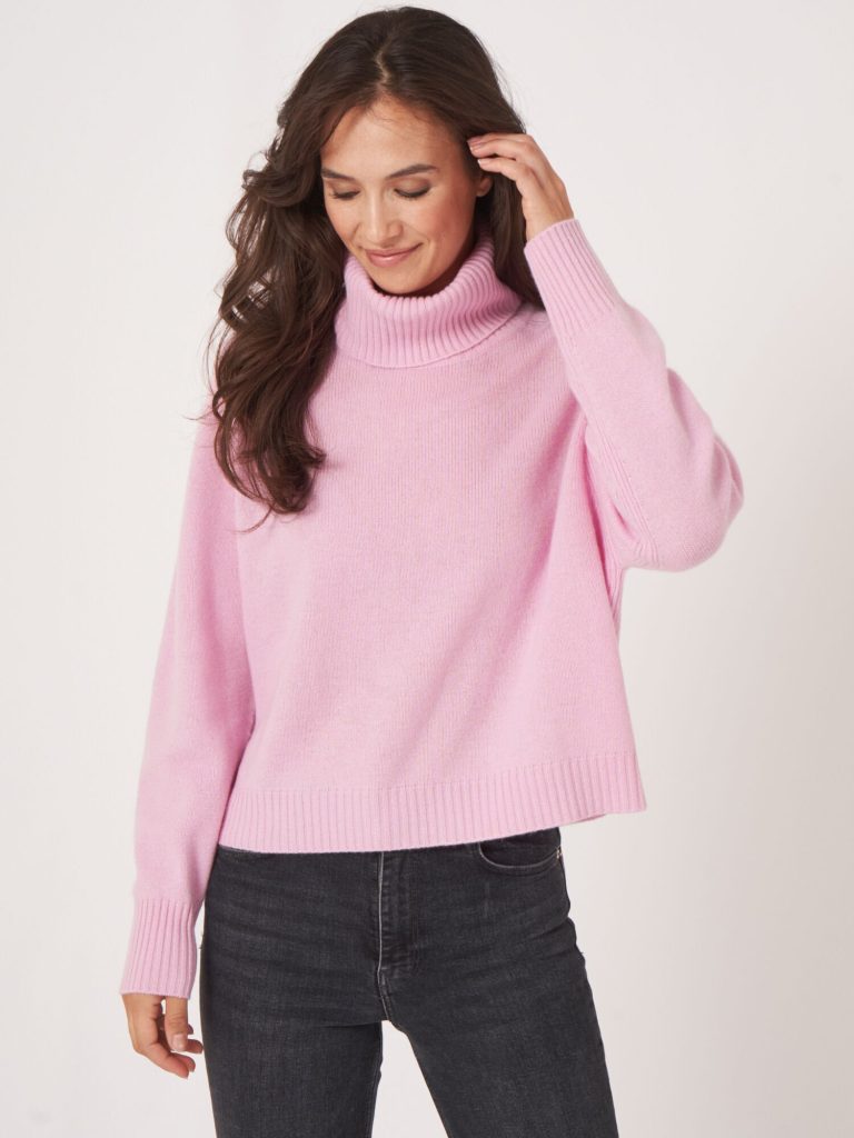 Boxy cashmere trui met hoge hals