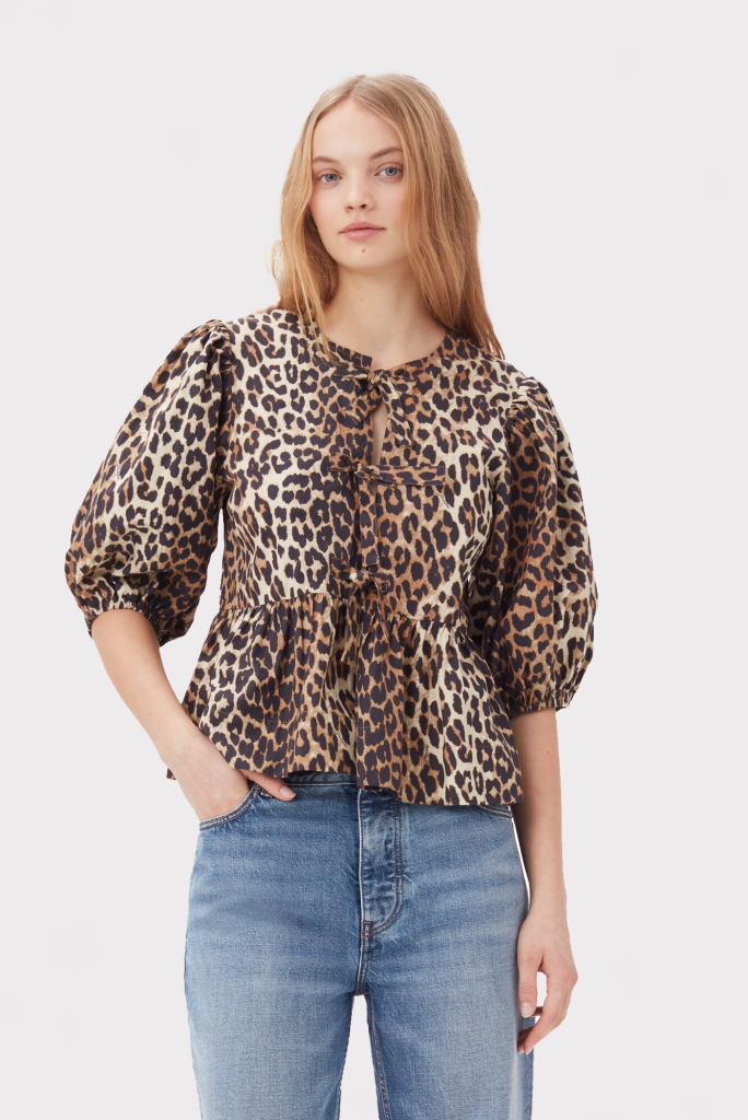 Ganni blouse F9116 pofmouw met strikjes in dierenprint