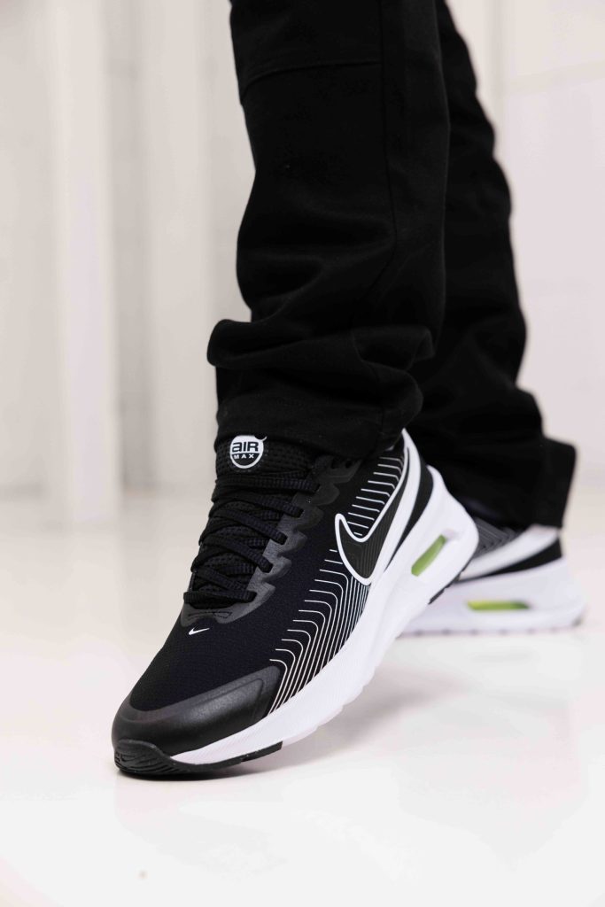 Nike Air Max Nuaxis Sneakers Heren Zwart/Wit - Maat 46 - Kleur: WitZwartGeel | Soccerfanshop