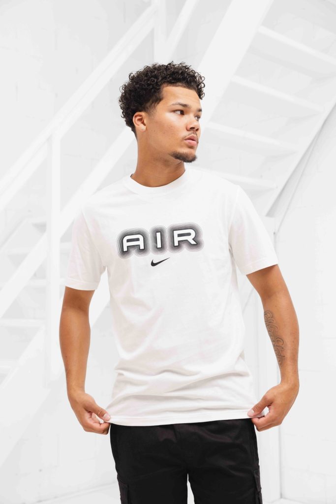 Nike NSW Graphic Air T-Shirt Heren Wit - Maat L - Kleur: Wit | Soccerfanshop