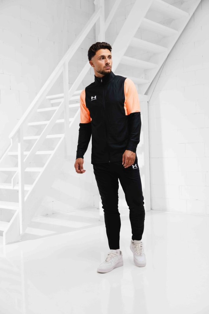 Under Armour Challenger Trainingspak Heren Zwart/Oranje - Maat XL - Kleur: ZwartOranje | Soccerfanshop