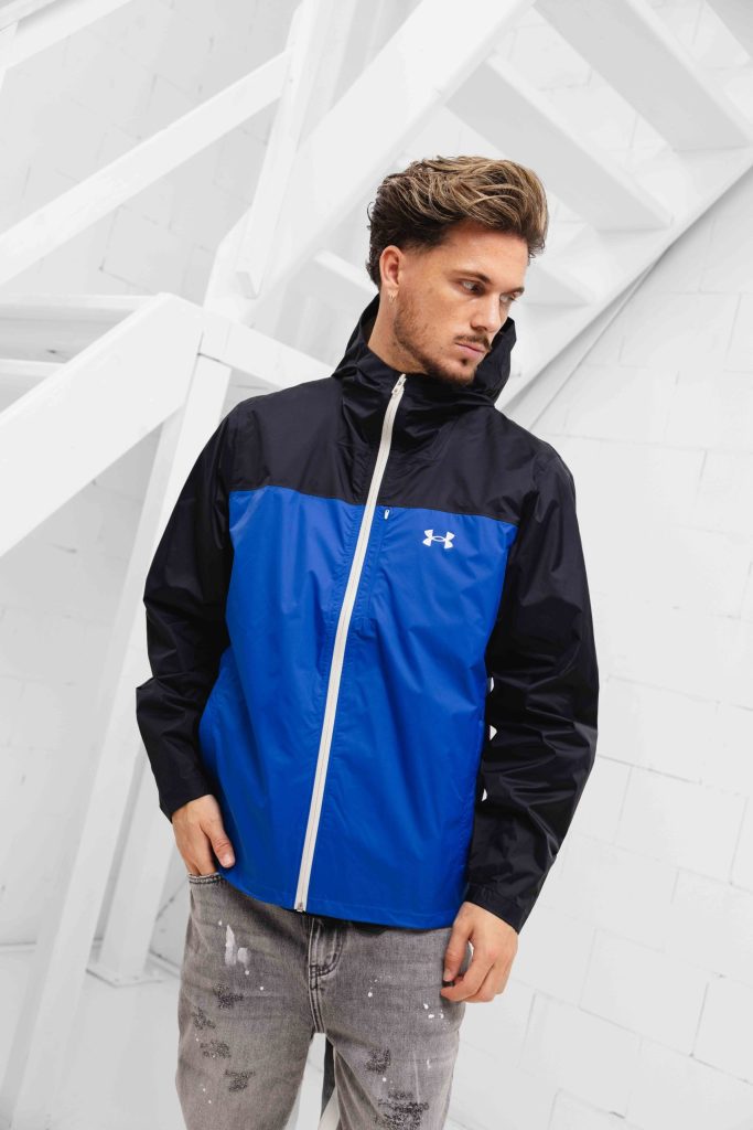 Under Armour Stormproof Cloudstrike Windbreaker Heren Zwart/Blauw - Maat S - Kleur: WitZwartBlauw | Soccerfanshop