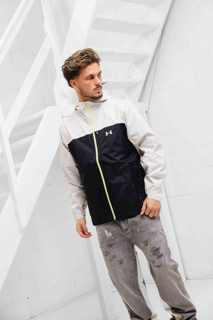 Under Armour Stormproof Cloudstrike Windbreaker Heren Wit/Zwart - Maat S - Kleur: LichtgroenWitZwart | Soccerfanshop