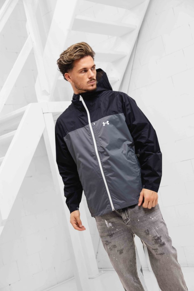 Under Armour Stormproof Cloudstrike Windbreaker Heren Zwart/Grijs - Maat S - Kleur: WitZwartGrijs | Soccerfanshop