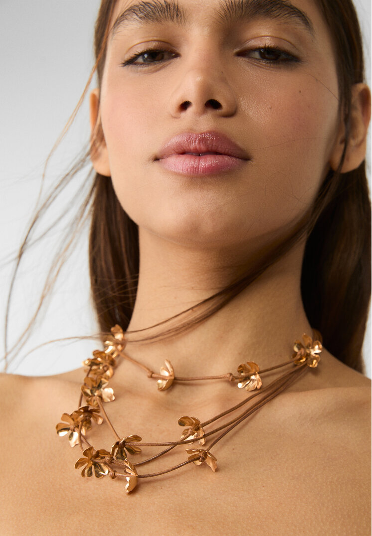 Stradivarius Koordketting met minibloemetjes  Goud OS