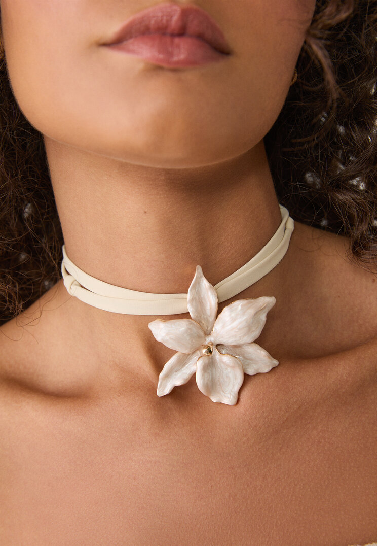 Stradivarius Ketting met geëmailleerde bloem  Ecru OS