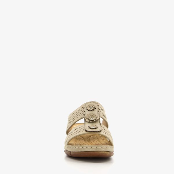 Blue Box dames slippers met perforaties beige