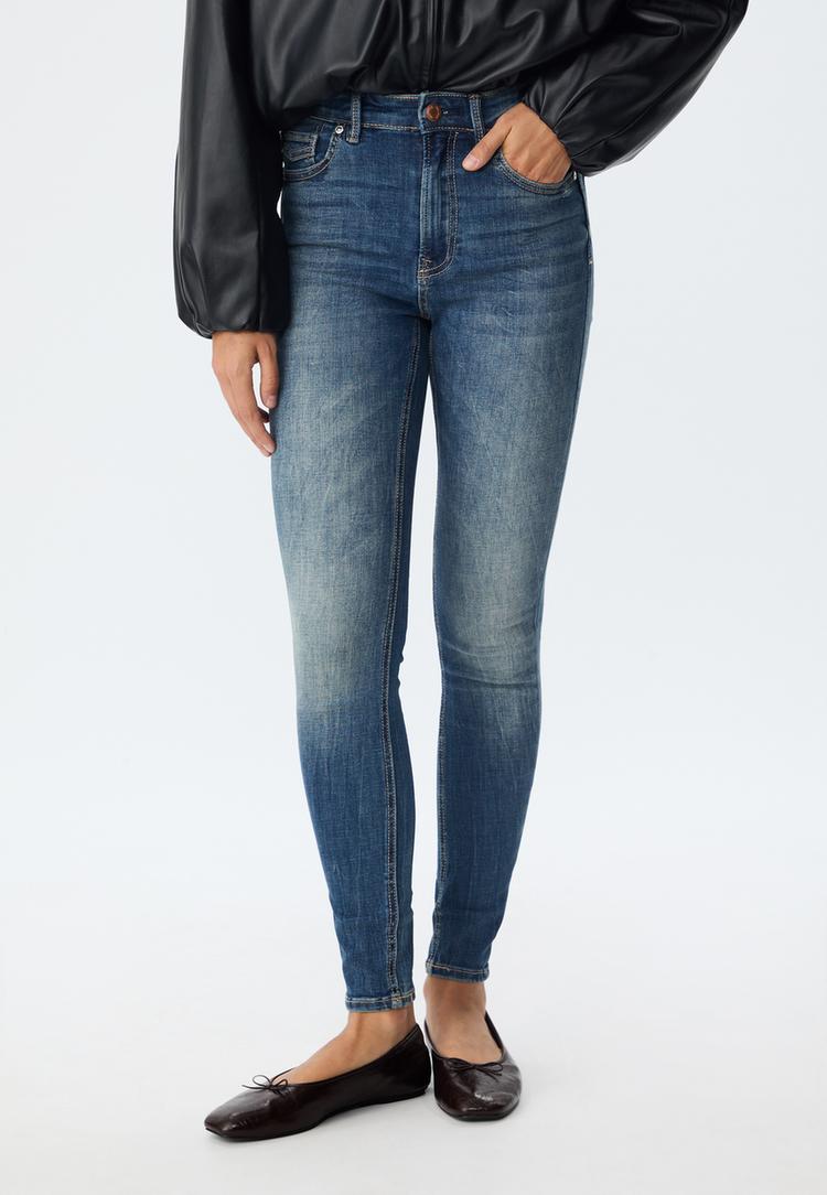 Stradivarius D07 regular waist skinny jeans  VERBLEEKTE DENIM WASSING 46