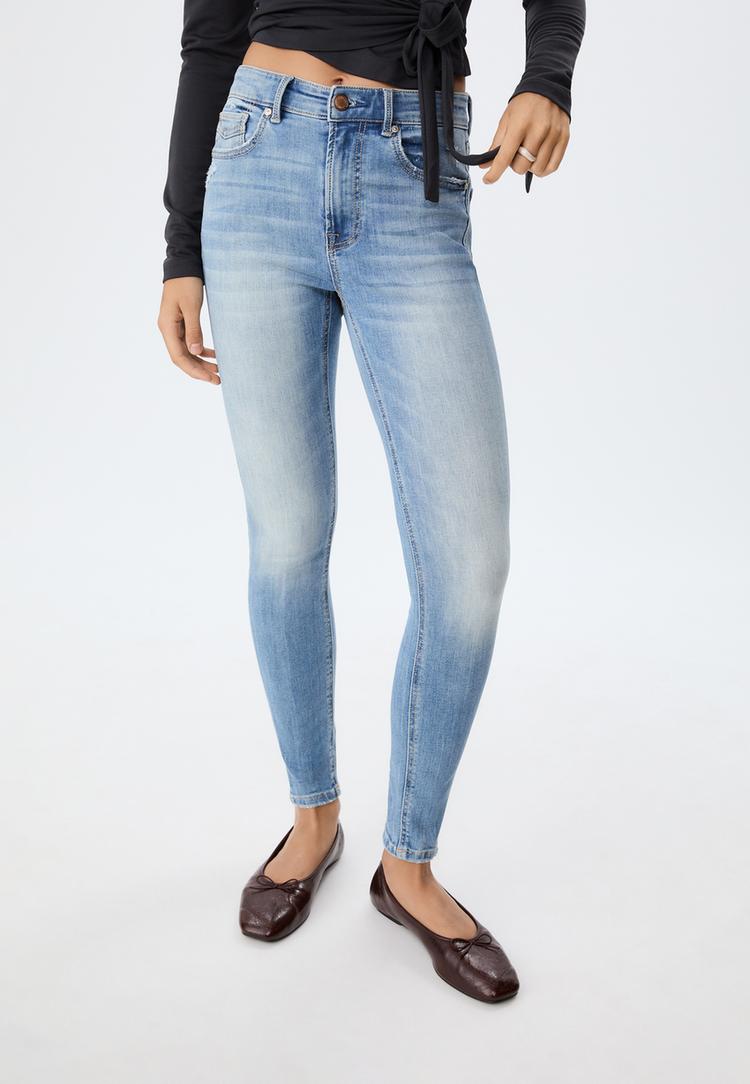 Stradivarius D07 regular waist skinny jeans  LICHTE MIDDENBLAUWE DENIM WASSING 42