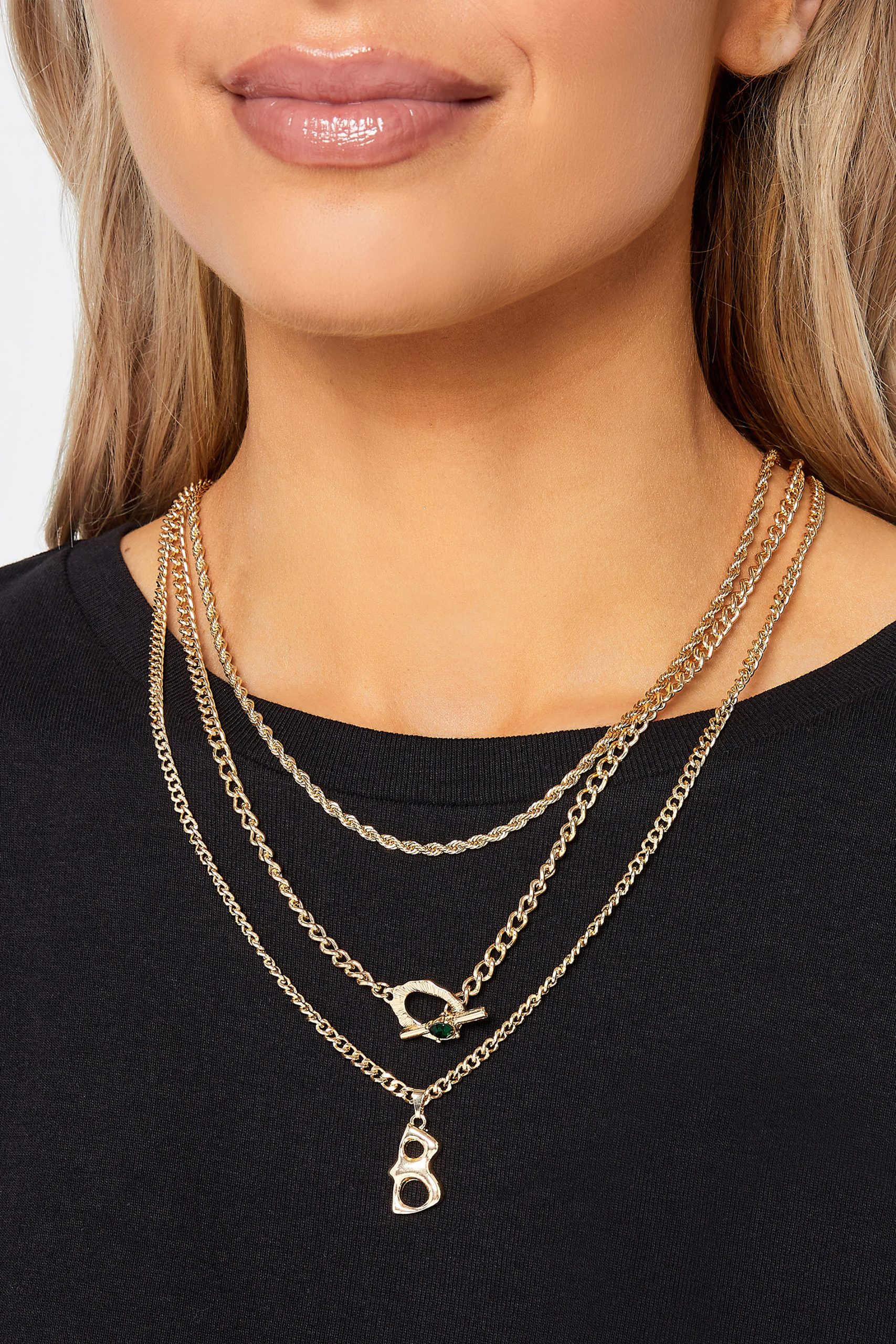 Drielaagse Ketting Met Gemengde Hangers In Goud