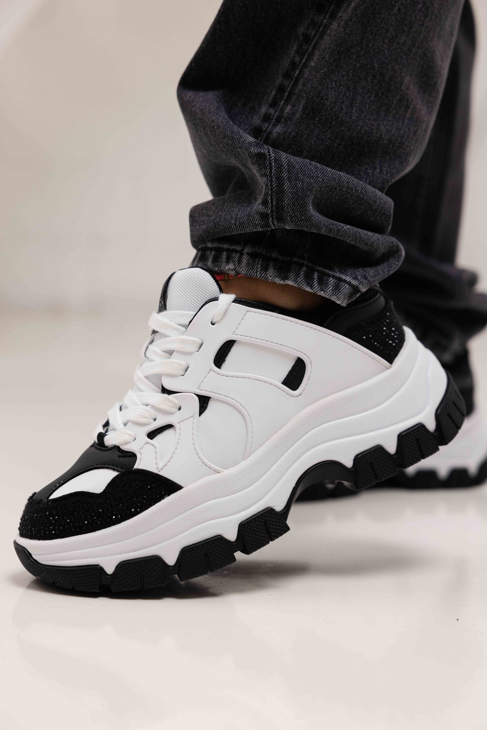 Guess Brayjen Sneakers Dames Wit/Zwart - Maat 41 - Kleur: Wit | Soccerfanshop