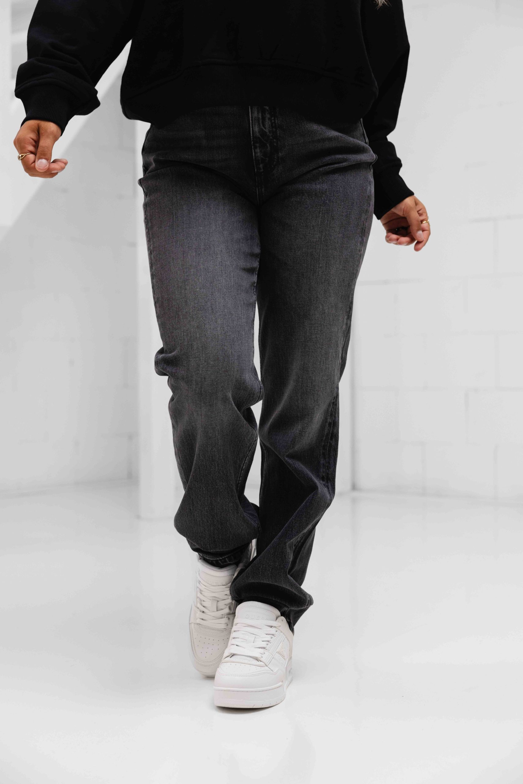 Guess High Raise Mom Jeans Dames Donkergrijs - Maat 31 - Kleur: Donkergrijs | Soccerfanshop