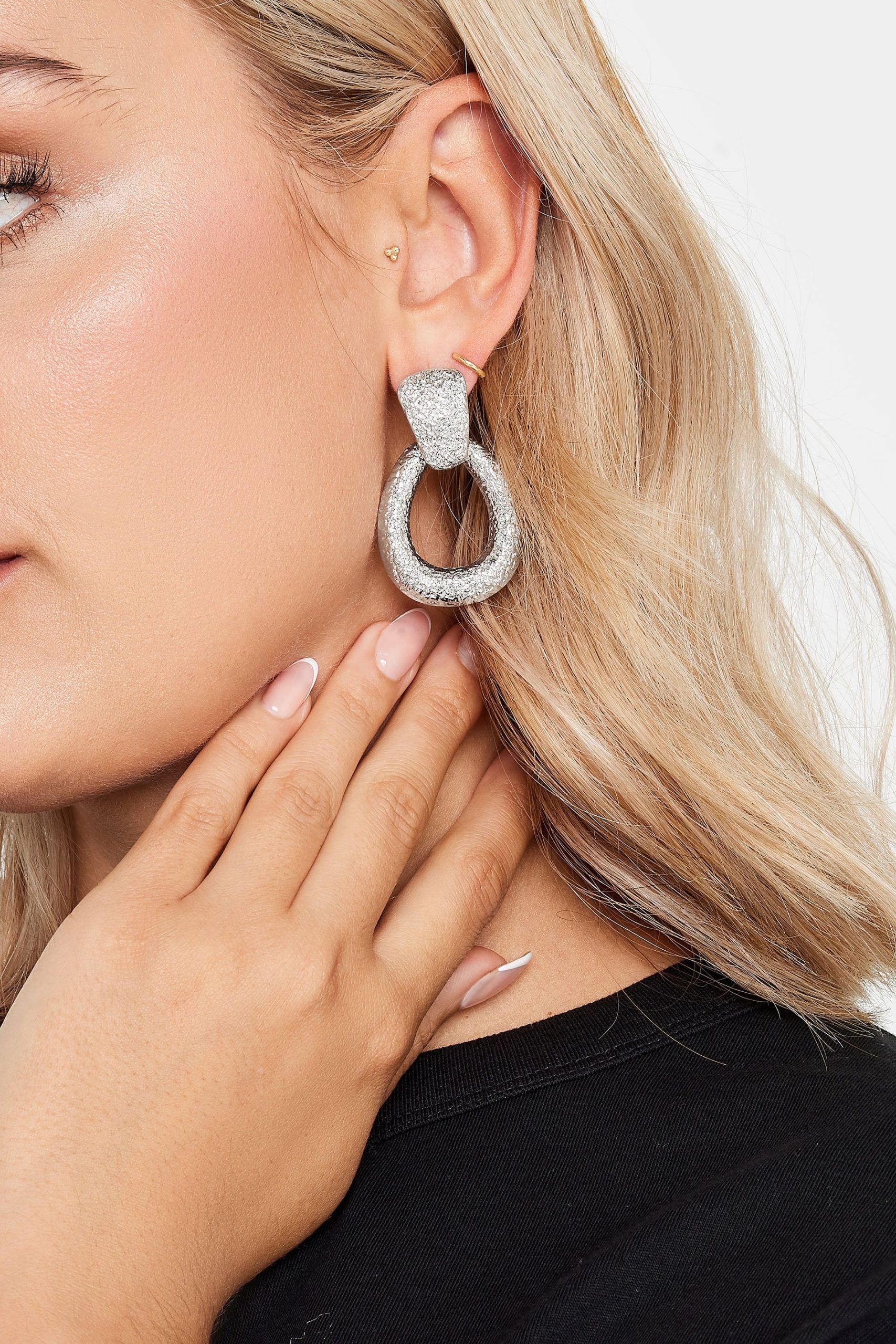 Getextureerde Oorbellen Met Ovaal Ontwerp In Zilver