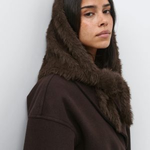 Hairy triangle scarf