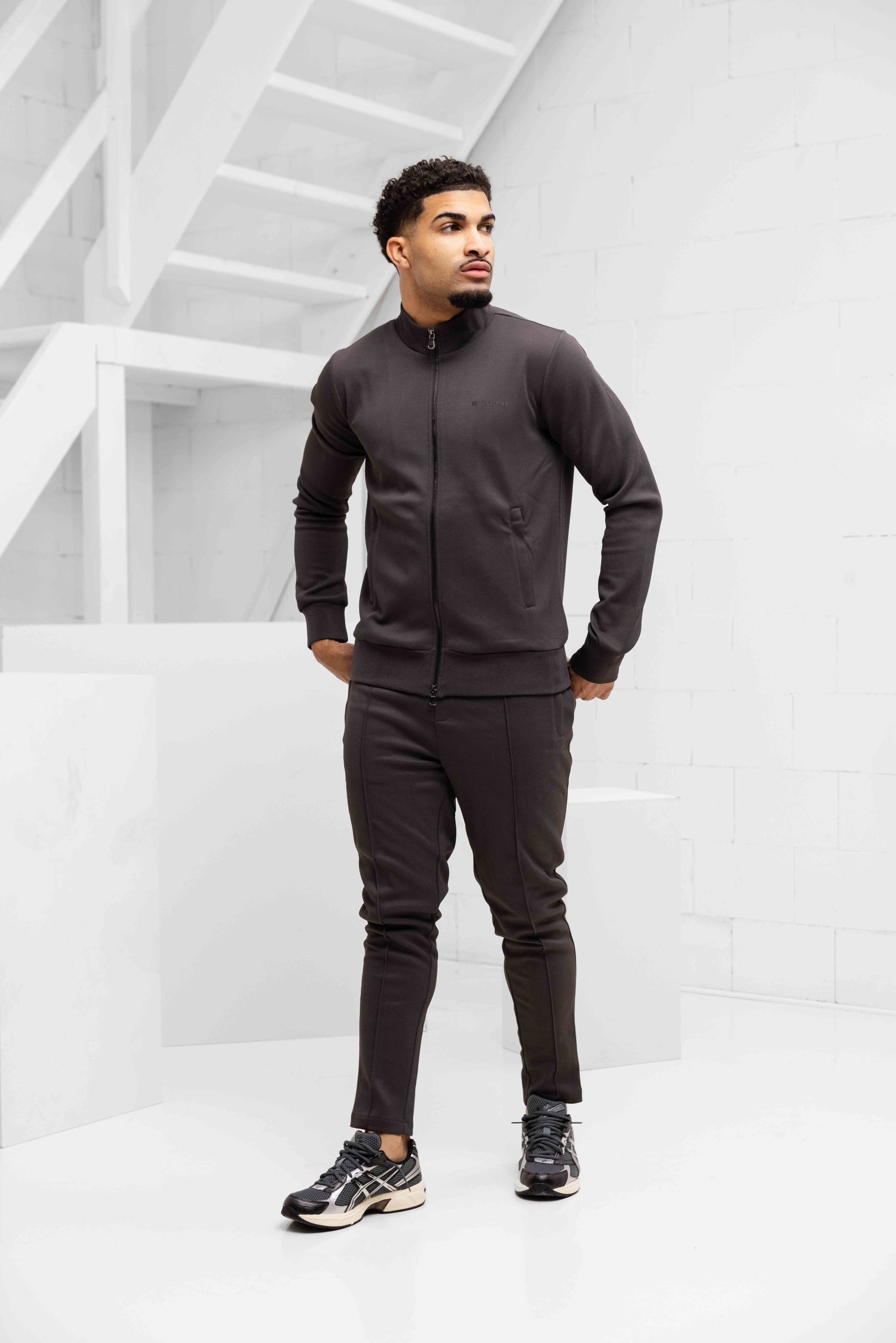 Malelions Pique Zip Trainingspak Heren Bruin - Maat XL - Kleur: Bruin | Soccerfanshop