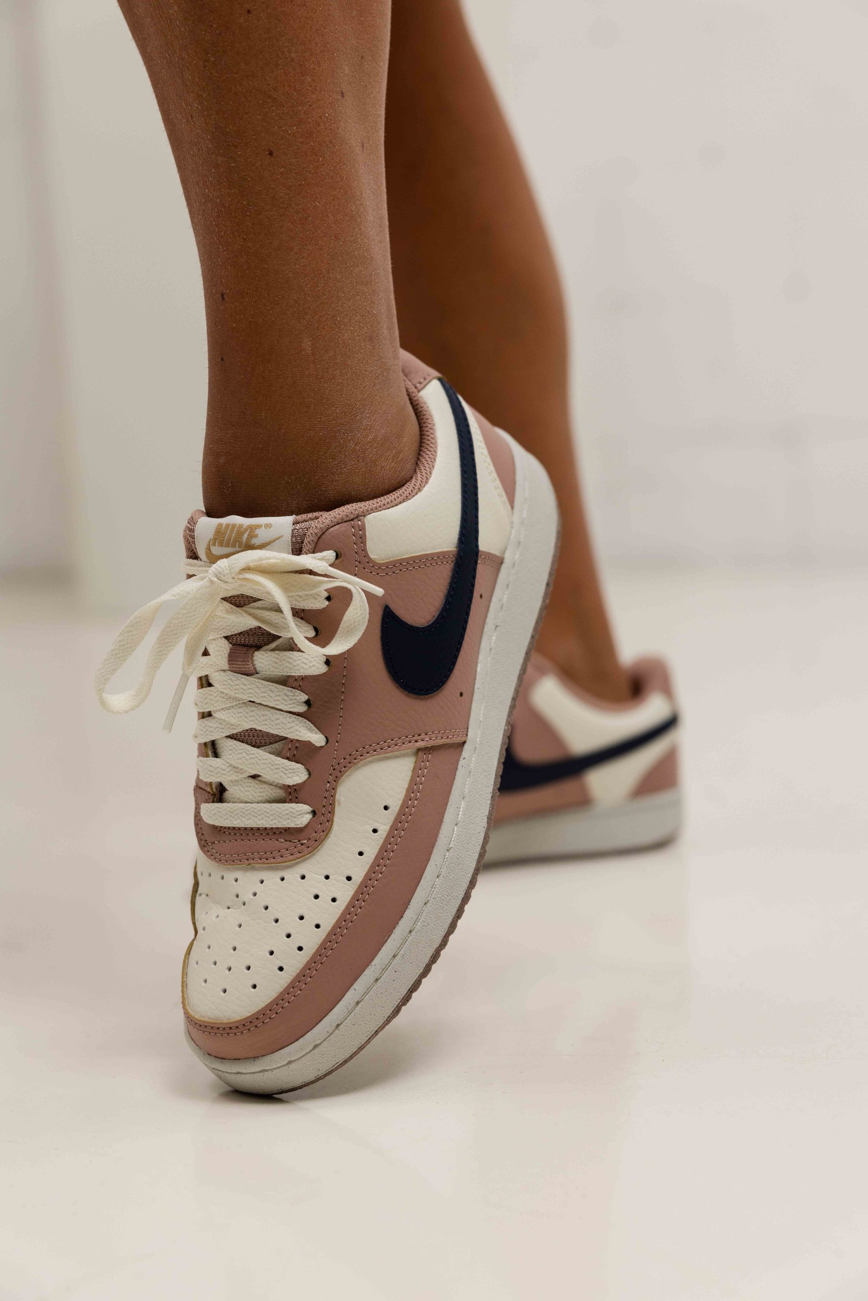 Nike Court Vision Low Sneakers Dames Roze/Wit - Maat 39 - Kleur: WitRoze | Soccerfanshop