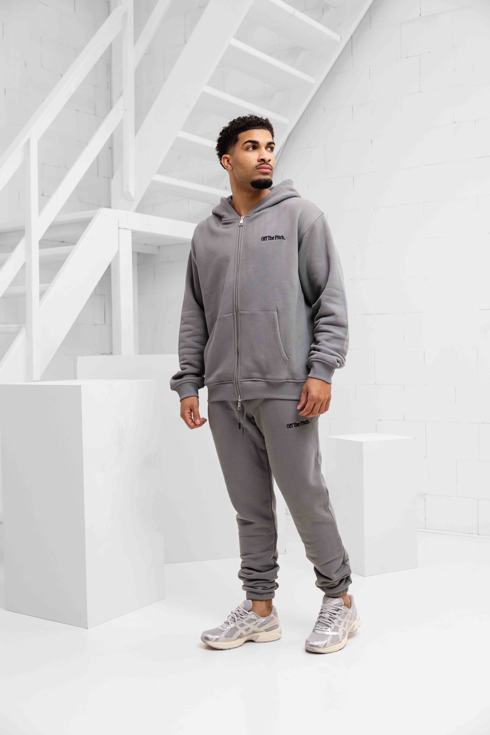 Off The Pitch Wardrobe Essential Trainingspak Heren Grijs - Maat XXL - Kleur: Grijs | Soccerfanshop