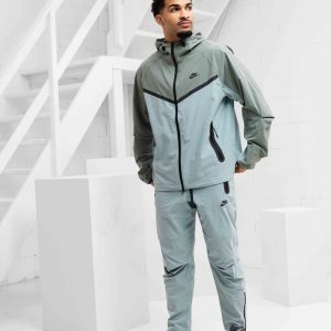 Nike Tech Woven Trainingspak Heren Lichtgroen – Maat M – Kleur: Lichtgroen | Soccerfanshop