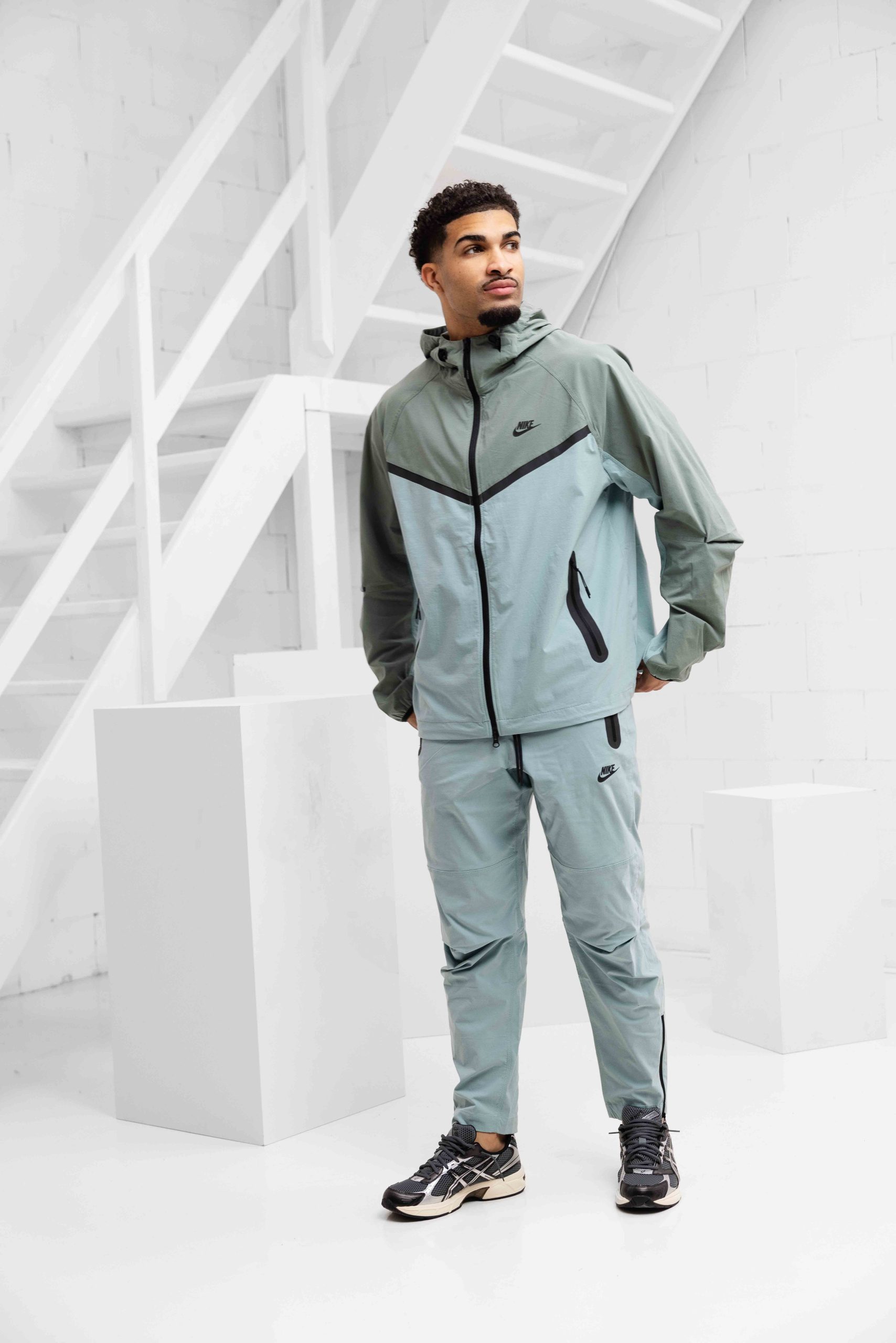 Nike Tech Woven Trainingspak Heren Lichtgroen - Maat M - Kleur: Lichtgroen | Soccerfanshop