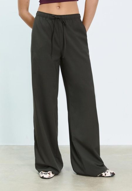 Stradivarius Lange soepelvallende nette broek   XS