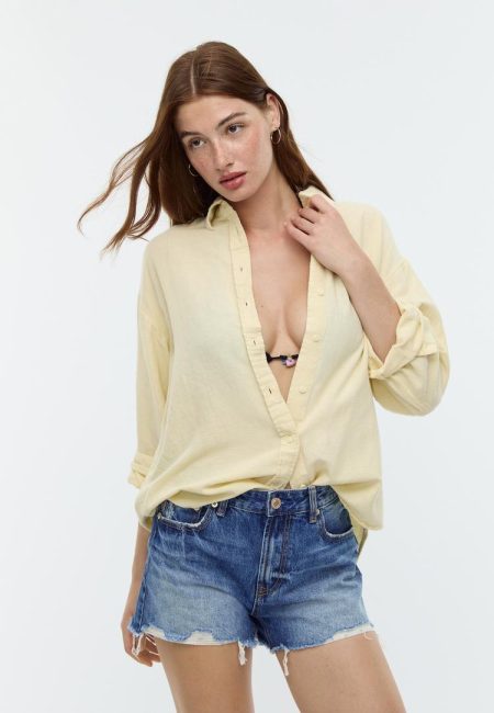 Stradivarius D75 denim short met scheuren  MIDDENBLAUWE DENIM WASSING 38