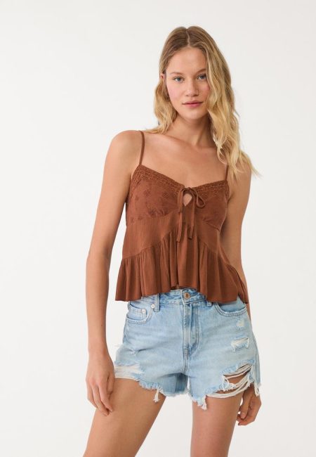 Stradivarius D75 denim short met scheuren  LICHTE MIDDENBLAUWE DENIM WASSING 32