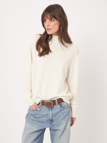 Naadloze kasjmier trui met opstaande kraag