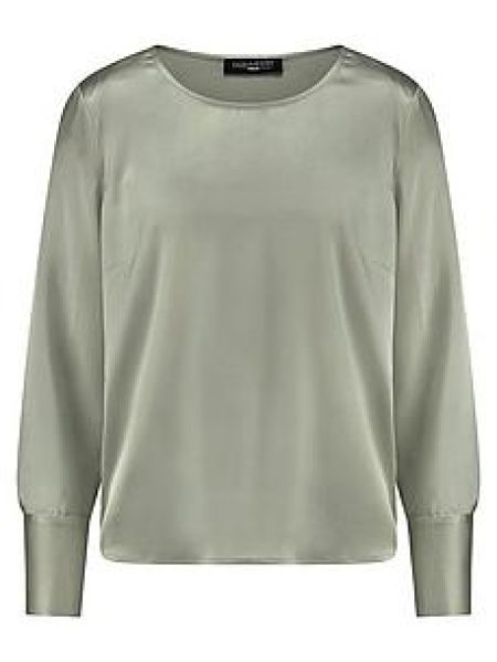 Een slip-on blouse Van Fadenmeister Berlin groen