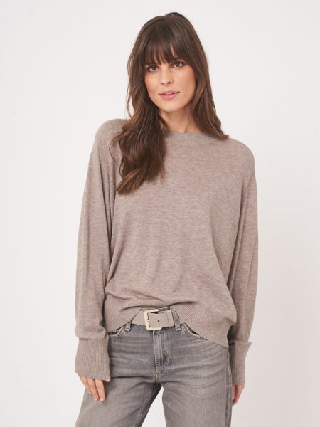 Lichte gebreide wijde trui met lange mouwen