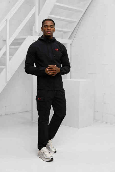 Under Armour Vibe Woven Cargo Trainingspak Heren Zwart/Rood - Maat L - Kleur: RoodZwart | Soccerfanshop