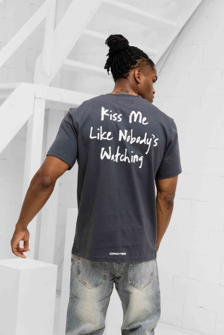 Croyez Kiss Me Like T-Shirt Heren Donkergrijs - Maat M - Kleur: Donkergrijs | Soccerfanshop