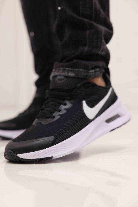 Nike Air Max Nuaxis Sneakers Heren Zwart - Maat 45 - Kleur: WitZwart | Soccerfanshop