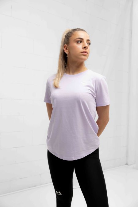Nike NSW Essentials T-Shirt Dames Paars - Maat L - Kleur: Paars | Soccerfanshop