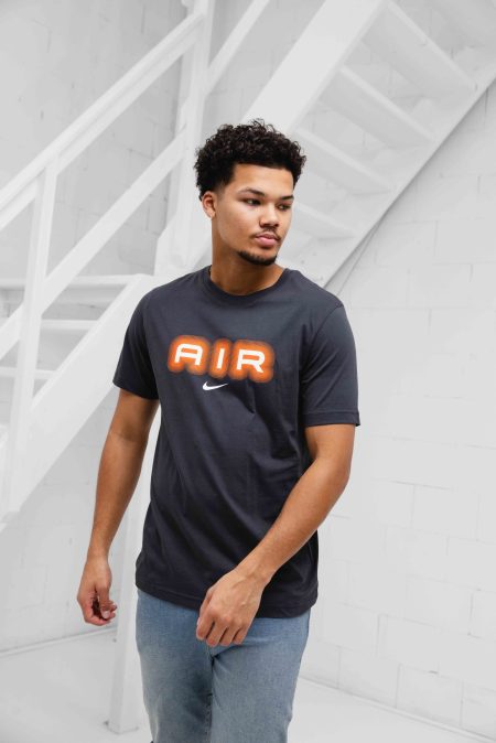 Nike NSW Graphic Air T-Shirt Heren Zwart - Maat S - Kleur: Zwart | Soccerfanshop