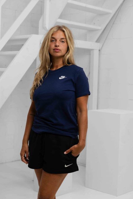 Nike Sportswear Club Essentials T-Shirt Dames Donkerblauw - Maat L - Kleur: Donkerblauw | Soccerfanshop