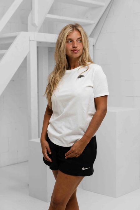 Nike Sportswear Club Essentials T-Shirt Dames Wit - Maat XL - Kleur: Wit | Soccerfanshop
