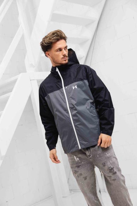 Under Armour Stormproof Cloudstrike Windbreaker Heren Zwart/Grijs - Maat S - Kleur: WitZwartGrijs | Soccerfanshop