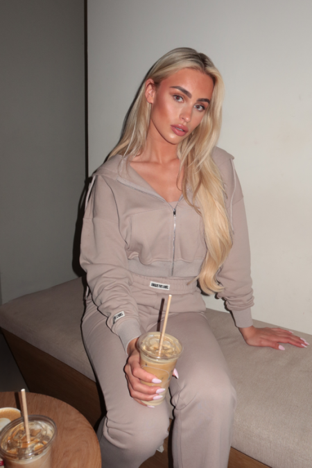 Unique The Label Molly Full Zip Trainingspak Dames Lichtbruin - Maat L - Kleur: Lichtbruin | Soccerfanshop