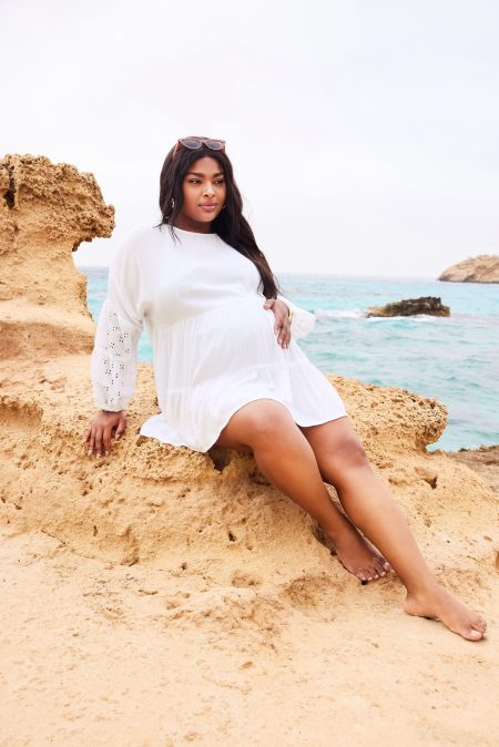 Bump It Up Maternity Gelaagde Top Met Broderie Detail Op De Mouwen In Wit