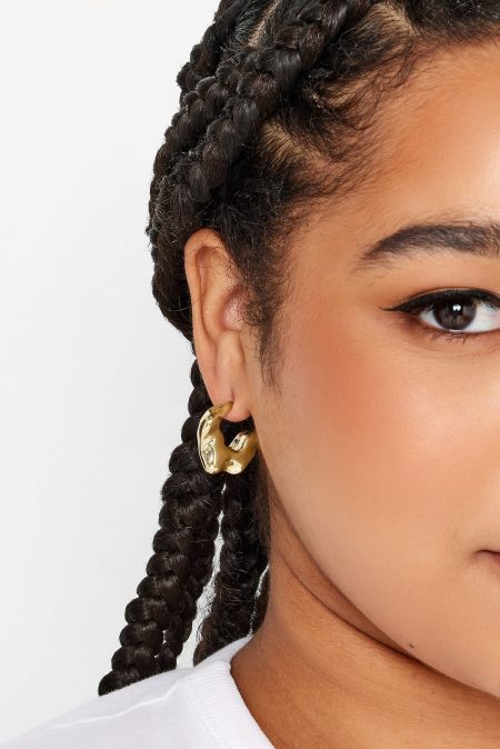 Oorringen Met Textuur En Gesmolten Detail In Goud