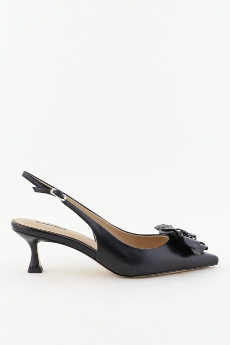 Lola Cruz pumps met bloem detail zwart